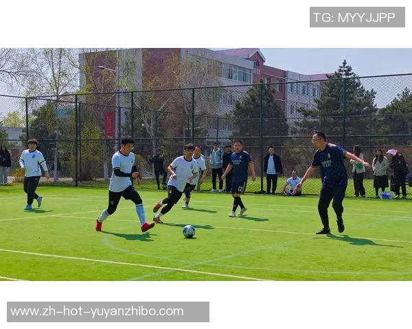 足球场上的精彩瞬间与代表动作解析，展现运动员的激情与技巧